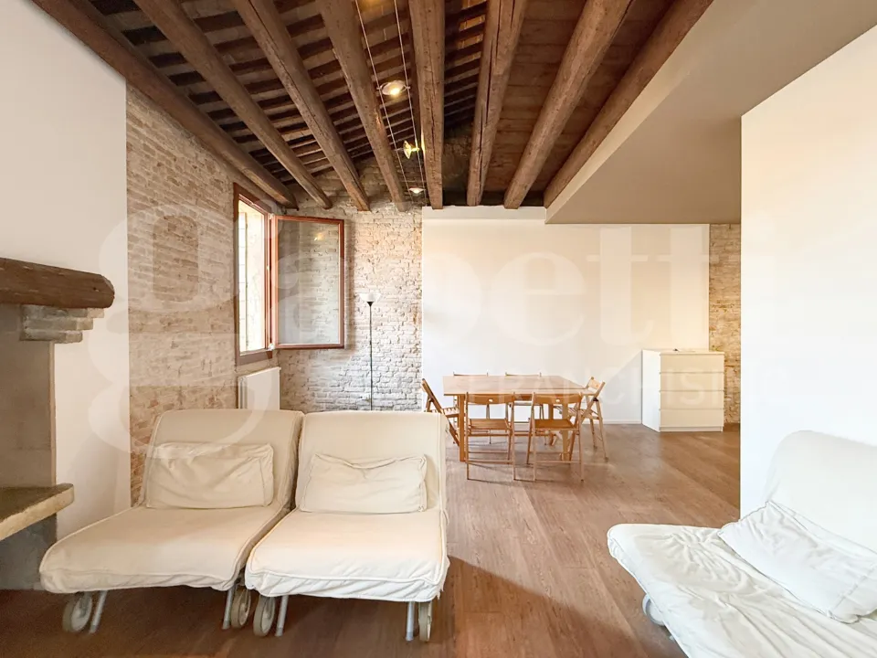 Soggiorno - Historic Apartment with Brickwork in Padua