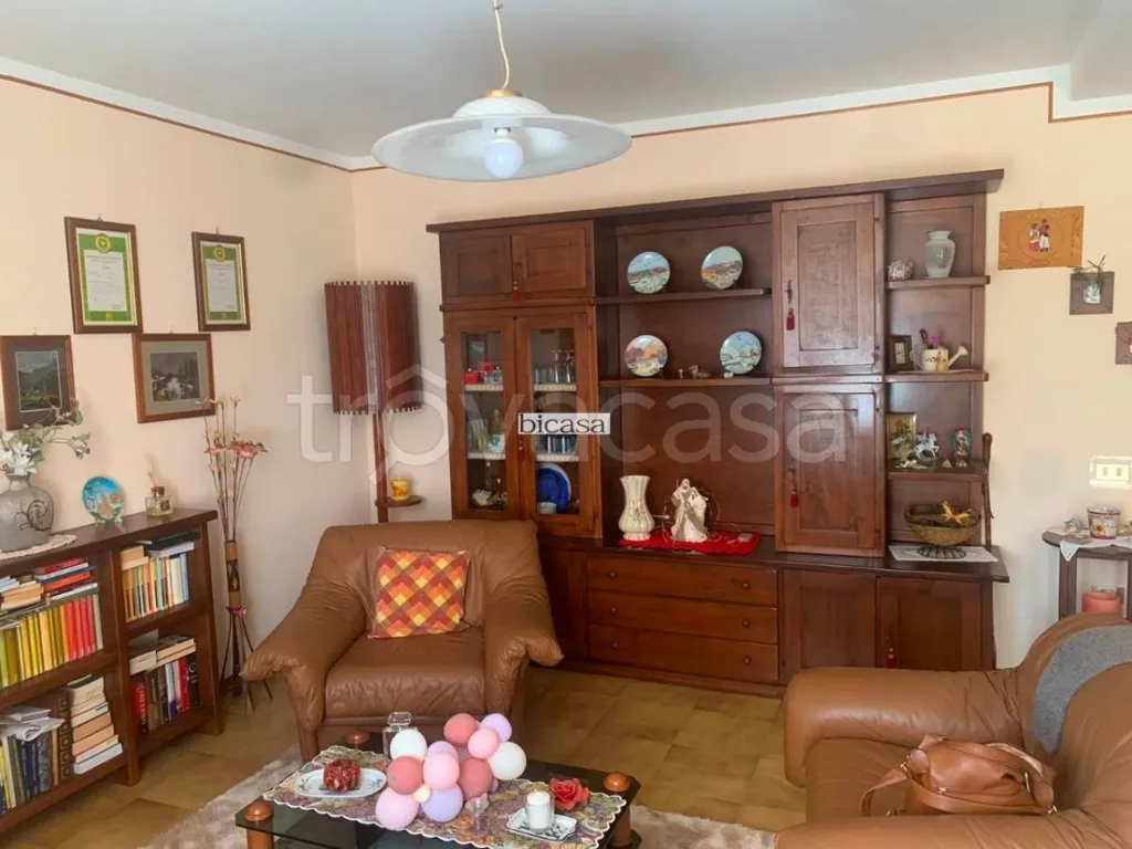Elutuba - Apartment with Hill View in Mombaroccio