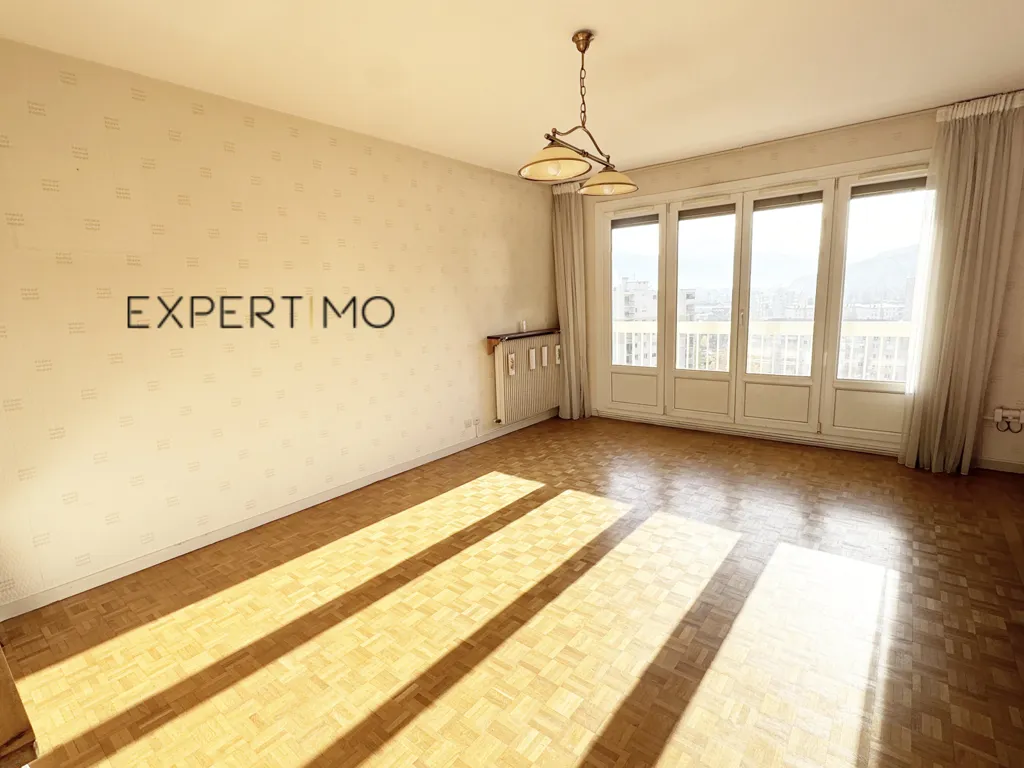 Rooms - Spacious Flat with Balcony in Sassenage