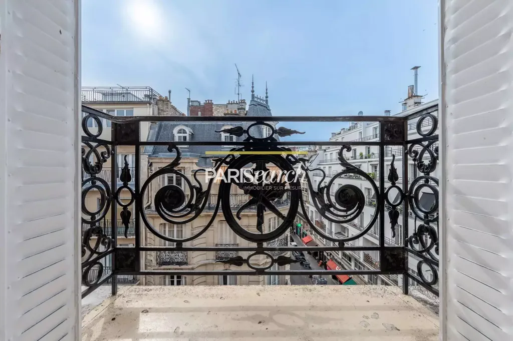 Rõdu - Haussmannian Flat with Balconies in Paris 16e