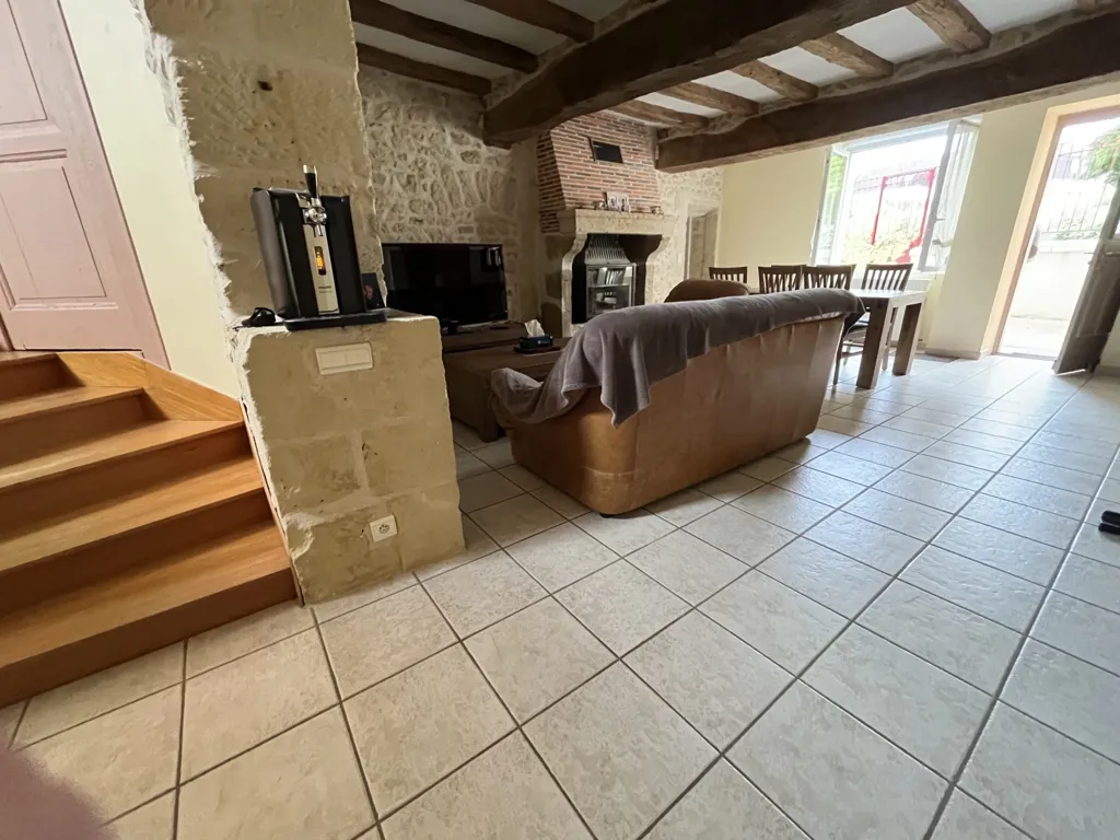 6-toaline maja asukohas Thouars