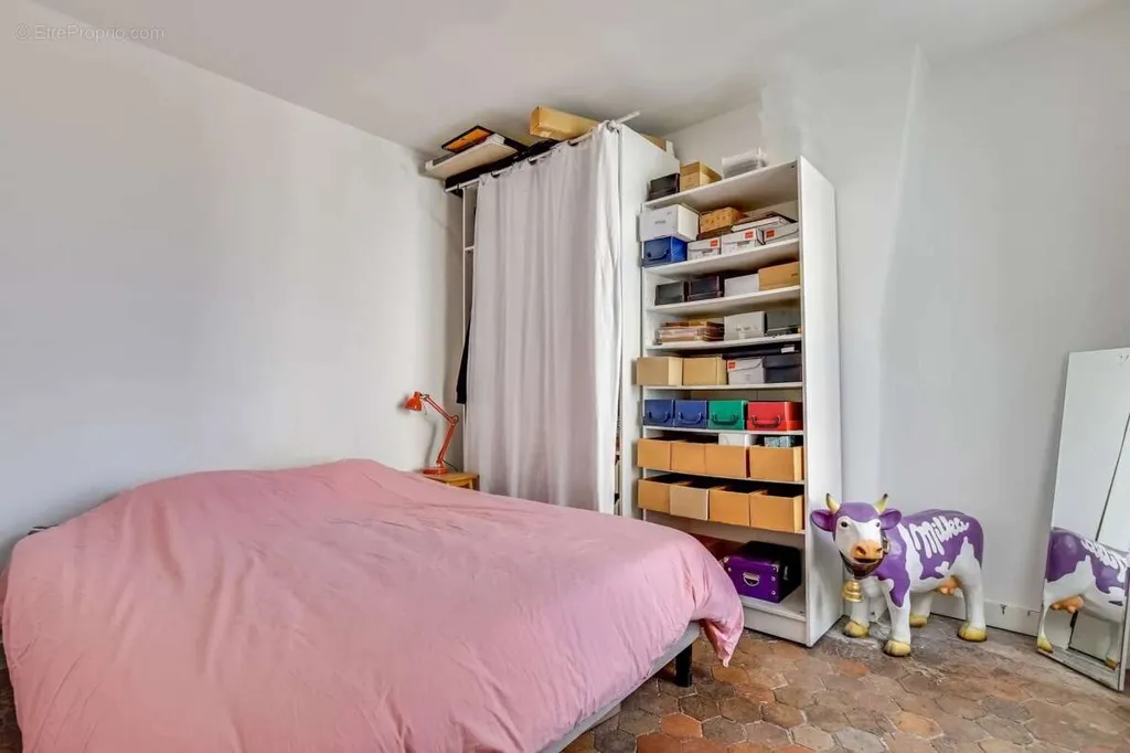 Bedrooms - Sunlit 2-3 Room Apartment in Marais