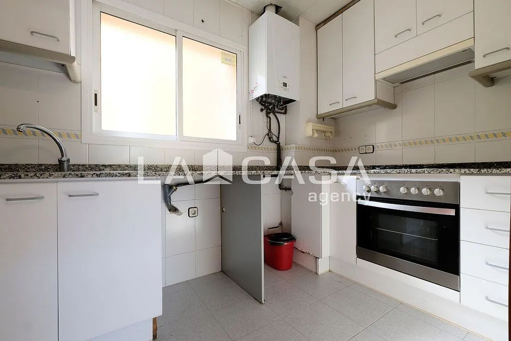 Köök - East-West Oriented Flat near Passeig Maragall