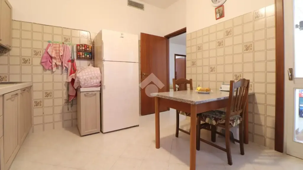 Cucina - Rear-Facing Apartment with Balcony in Mantua