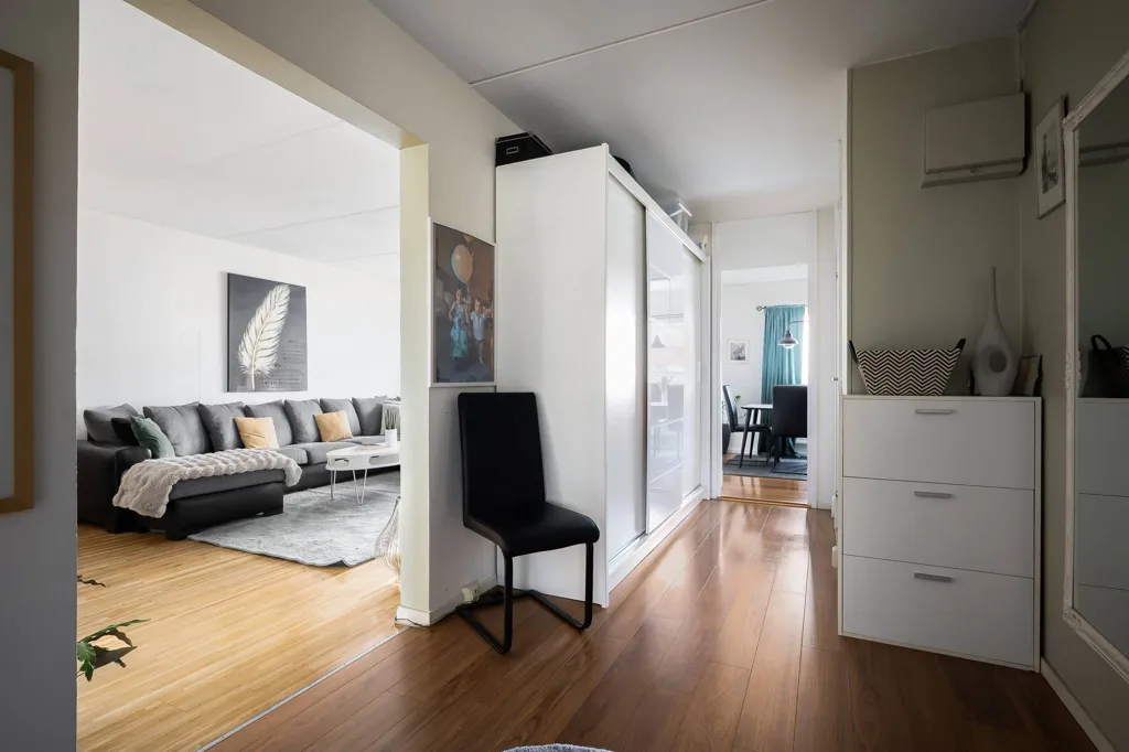 Esik - 3-Bedroom Flat with West-Facing Balcony in Haninge