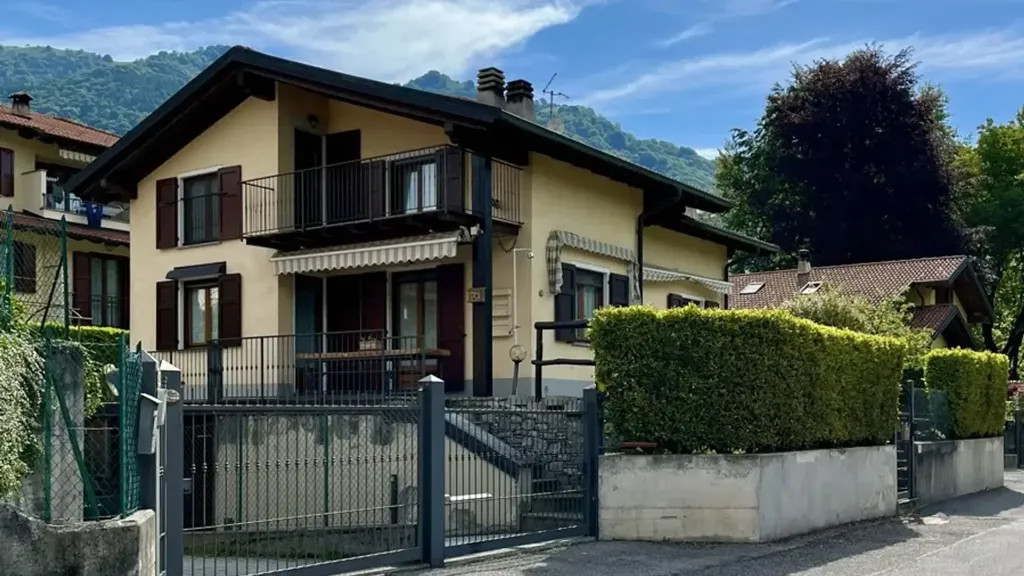 Extérieur - Villa with Panoramic Balcony in Valle Intelvi