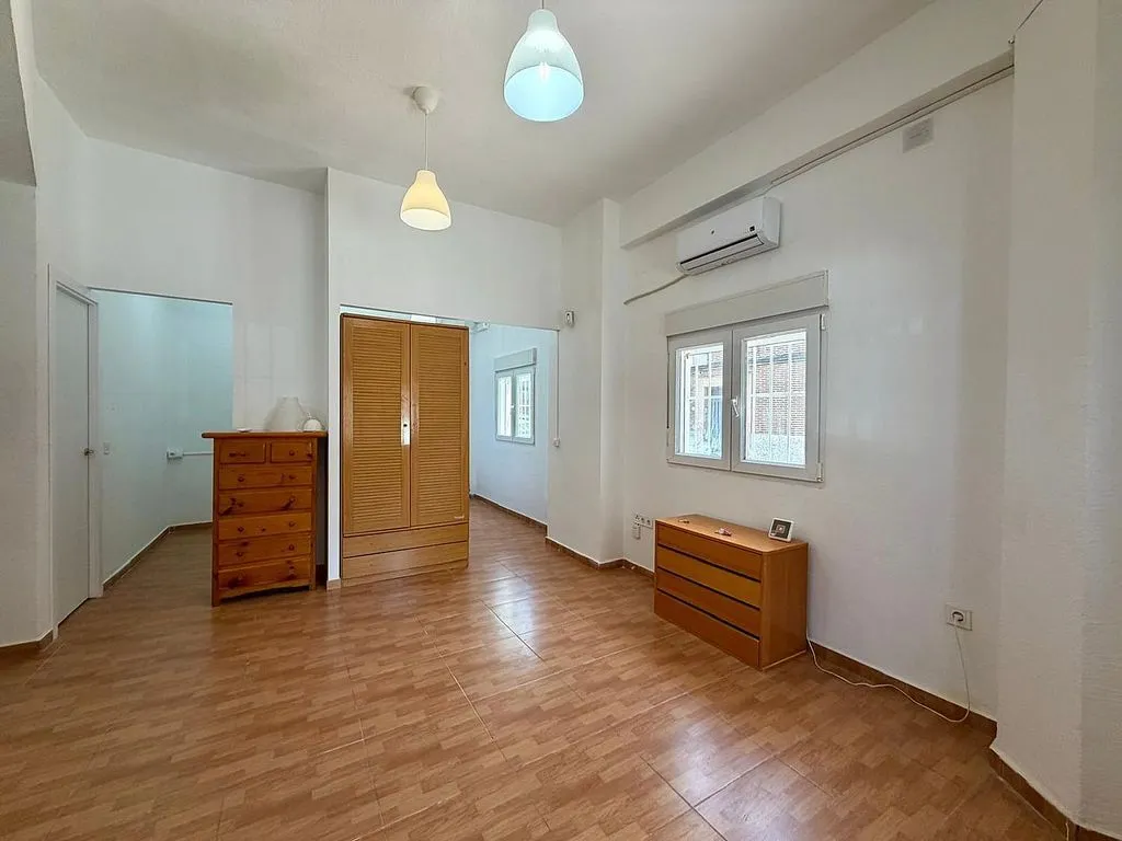 Magamistoad - 2-Bedroom Flat with Air Conditioning in Villaverde Alto