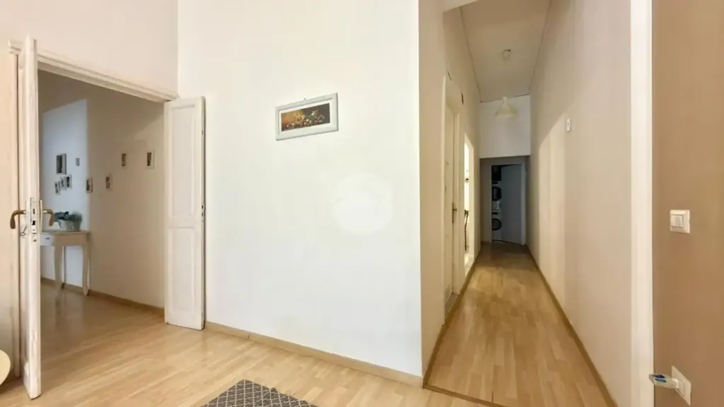 Ingresso - Rearranged Apartment with Balcony in Naples