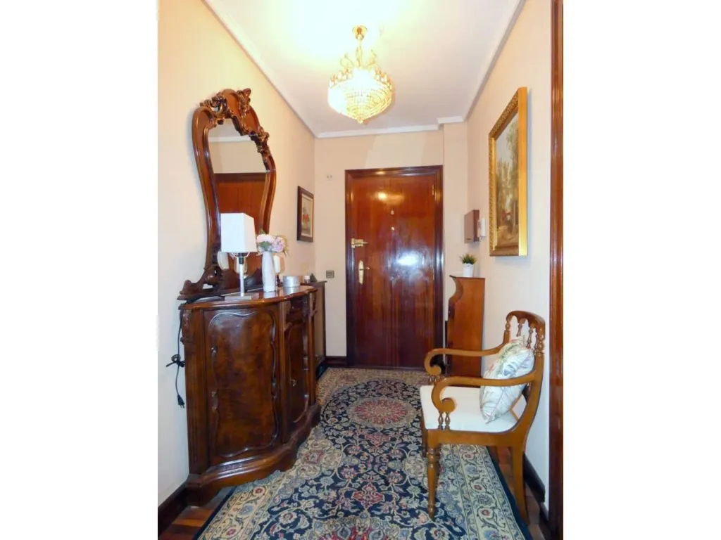 Esik - Flat with Garage in Calle de Karmelo