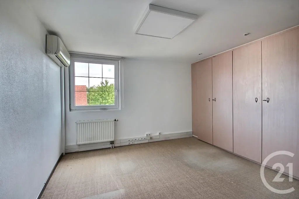 Magamistoad - 10-Bedroom Office Building in Soultz-sous-Forêts