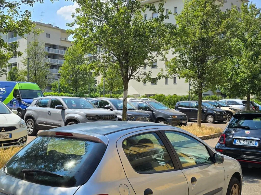Välivaade - Commercial Unit with High Footfall in Cinisello Balsamo