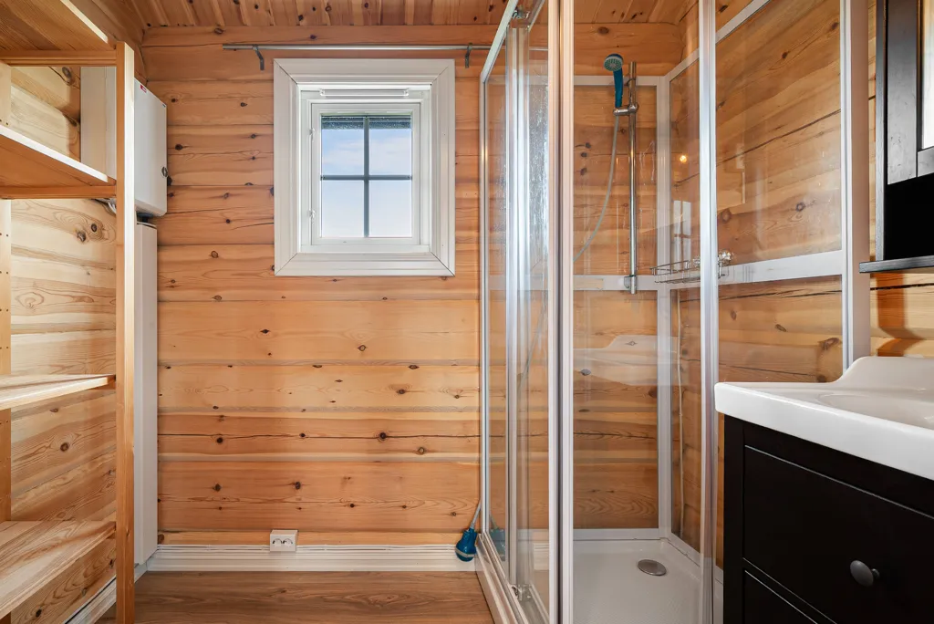 Salles de bain - Traditional Timber Cabin with Mountain Views in Ålen