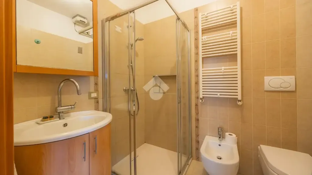 Bagni - 4-Bedroom Apartment with Terrace in Dolcè