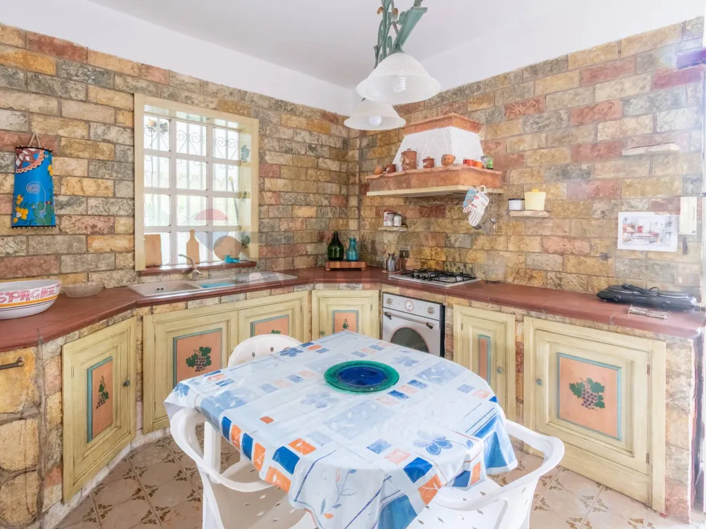 Cuisine - Villa with Garden and Terrace in Carini