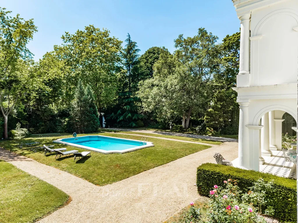 Bassein - Néo-Classical Villa with Park in Le Vésinet