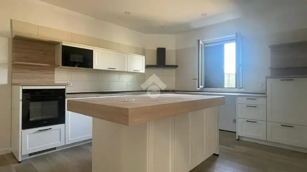 Cucina - Casa indipendente con terrazzo panoramico a San Nicola Manfredi