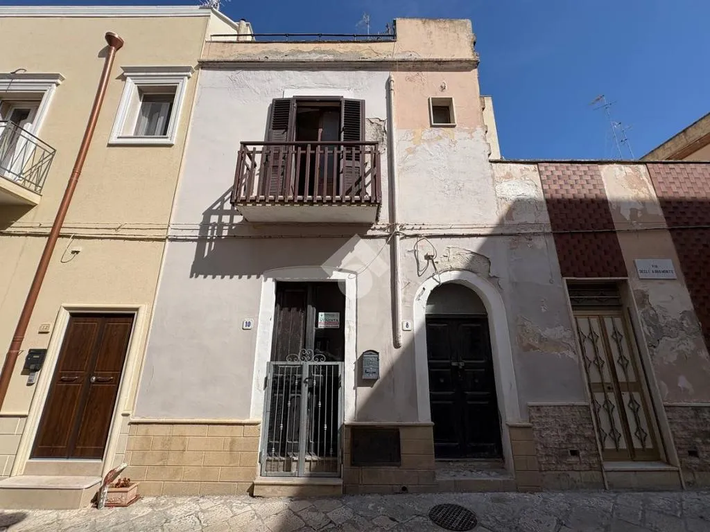 Välivaade - Restoration-Ready Flat in Brindisi Centre