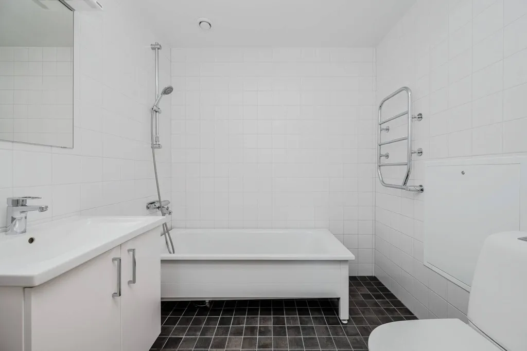 Bagni - Architectural Semi-detached House in Kårsta