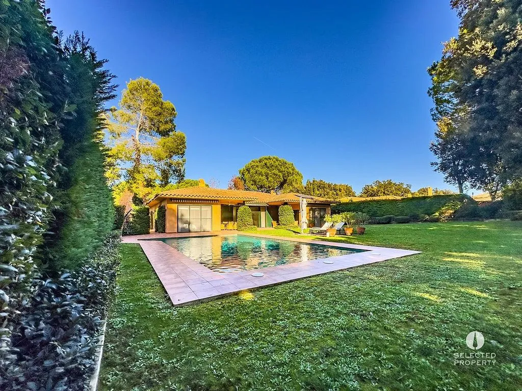 Piscine - Luxury Villa with Golf Views in Navata