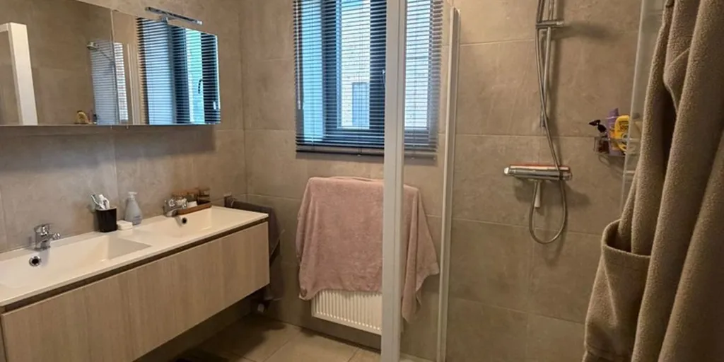 Salles de bain - Appartement avec jardin et terrasse à Meerhout