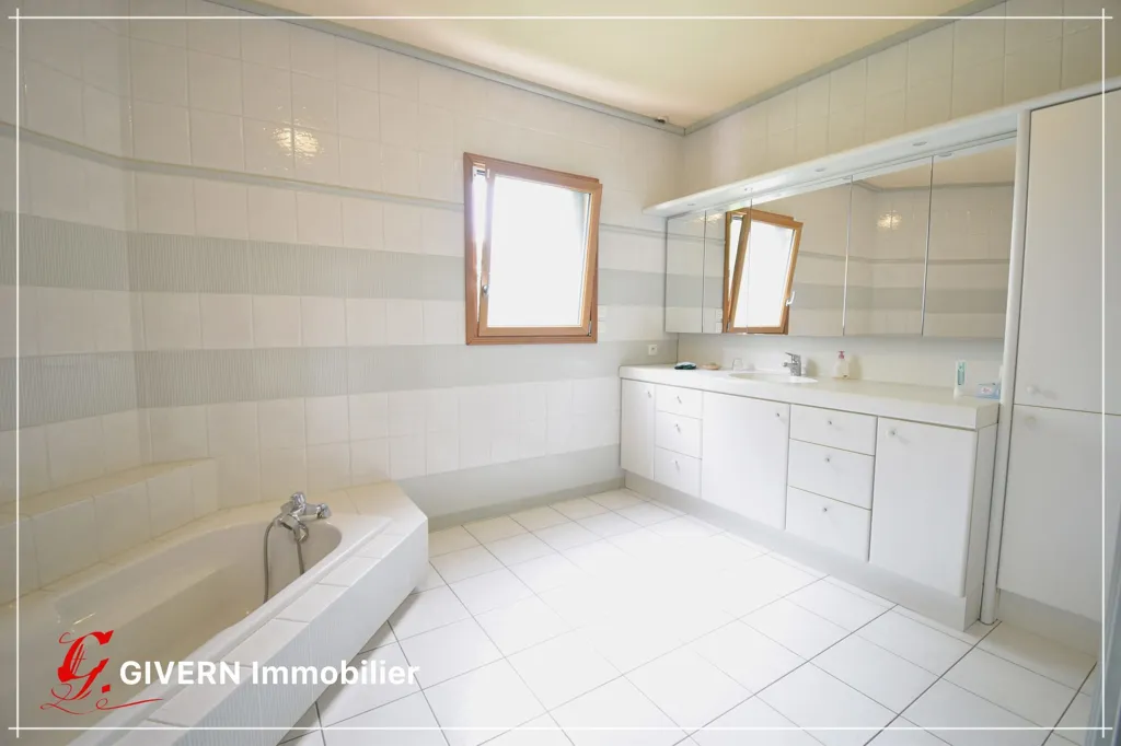 Vannitoad - House with Complete Basement in Plouay