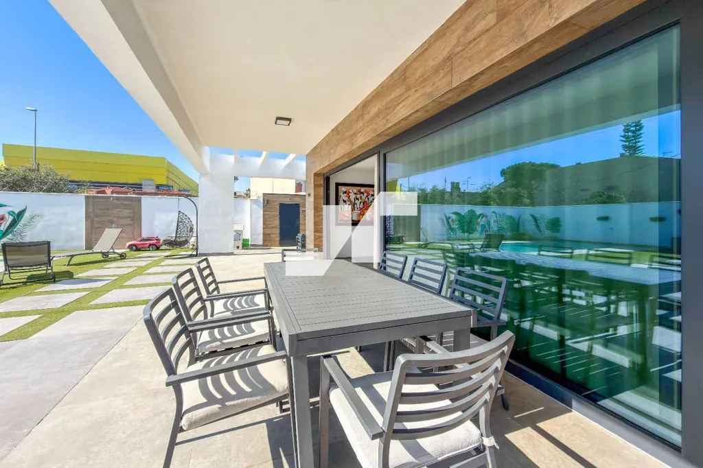 Terrasse - Contemporary Chalet with Private Pool in Madrigal