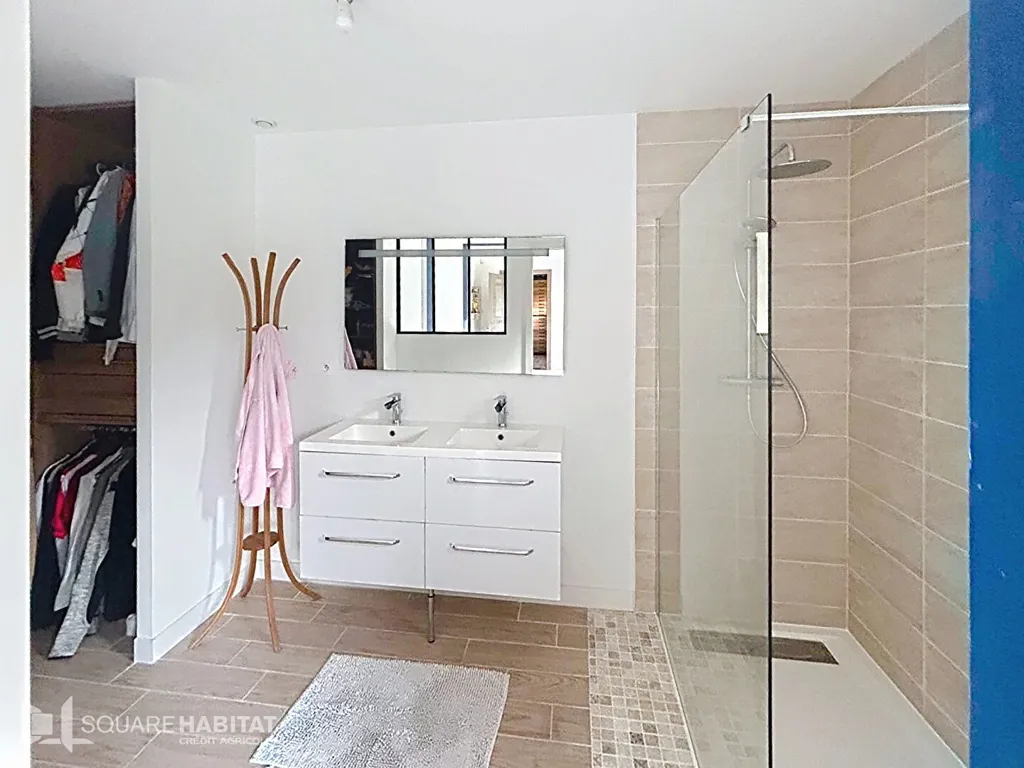 Salles de bain - Maison Contemporaine avec Jardin à Plélo