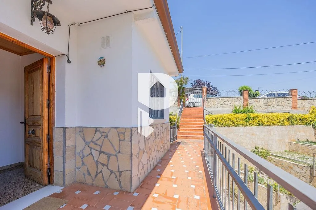 Terrace - Chalet with Pool and Terrace in Corbera de Llobregat