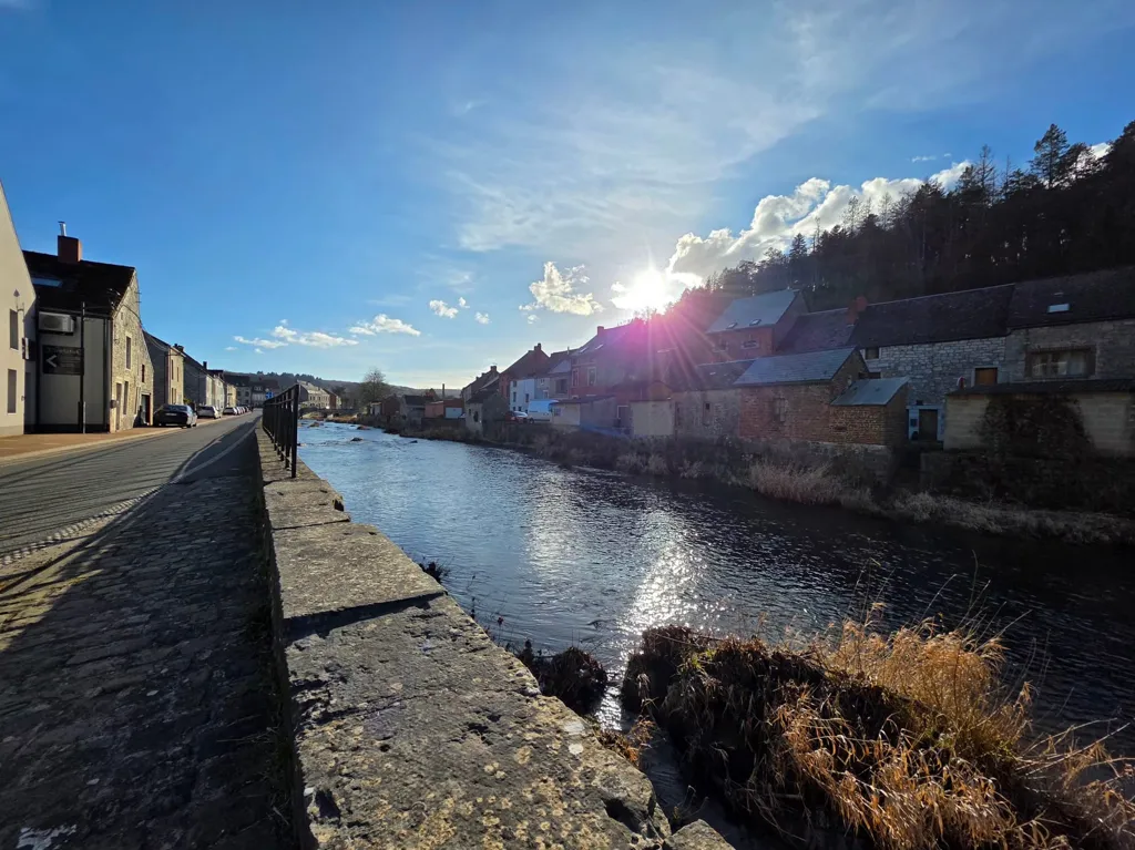 Fermette à Rénover avec Grange à Nismes, Viroinval