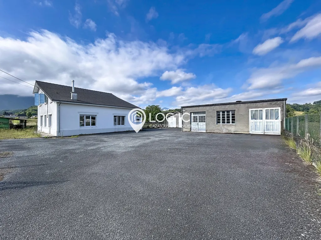 Extérieur - Maison T8 avec Grand Terrain à Lestelle-Bétharram