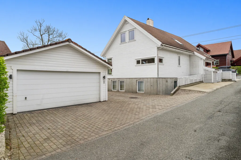Välivaade - Detached House with Double Garage in Ganddal