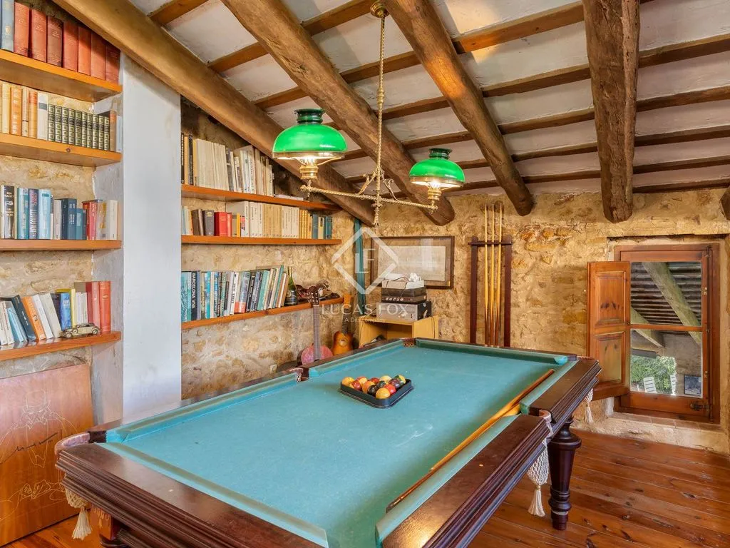 Rooms - Traditional Stone Cottage with Pool in Bàscara