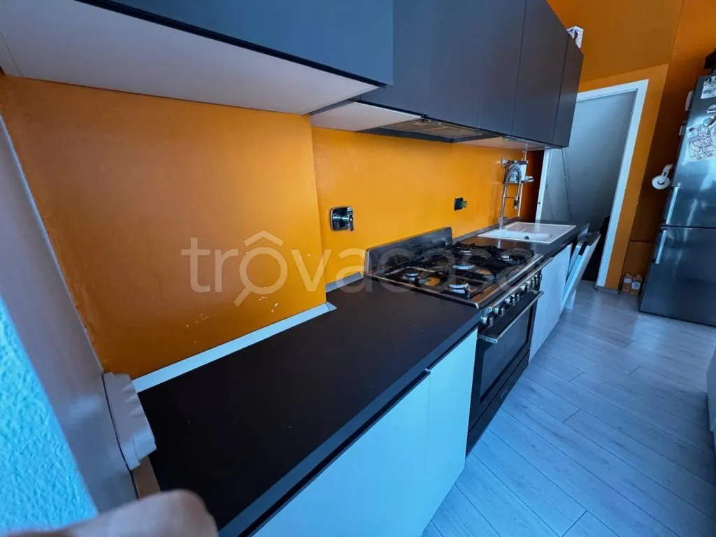 Cuisine - Rear-Access Villa with Garden in Torino