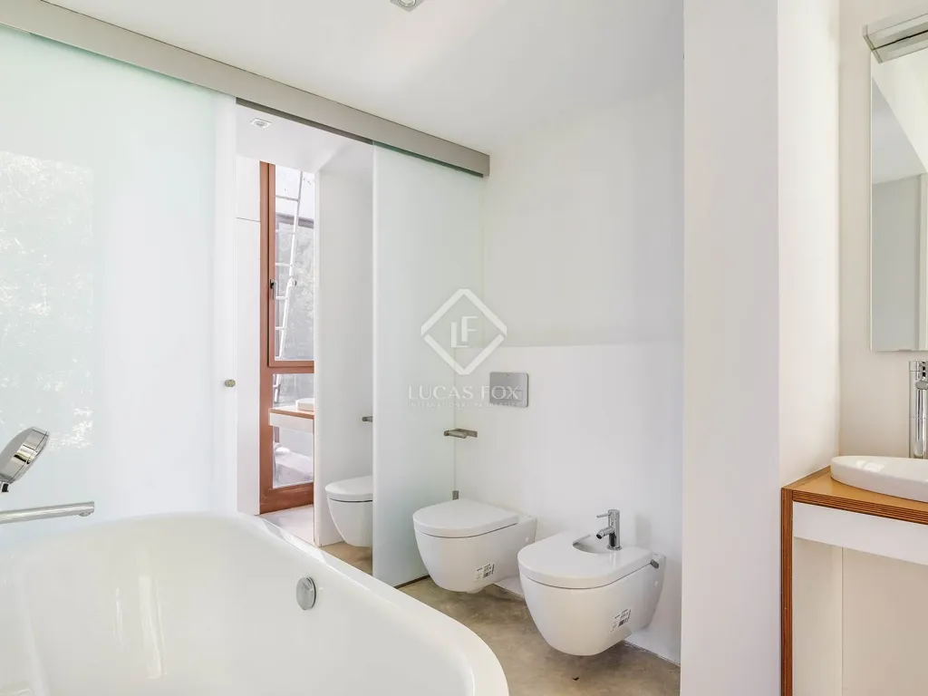 Vannitoad - Minimalist Villa with Infinity Pool in El Golf, Sant Cugat