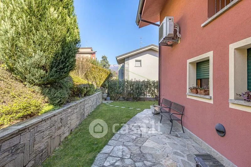 Aed - Contemporary Villa with Lake View in Alserio