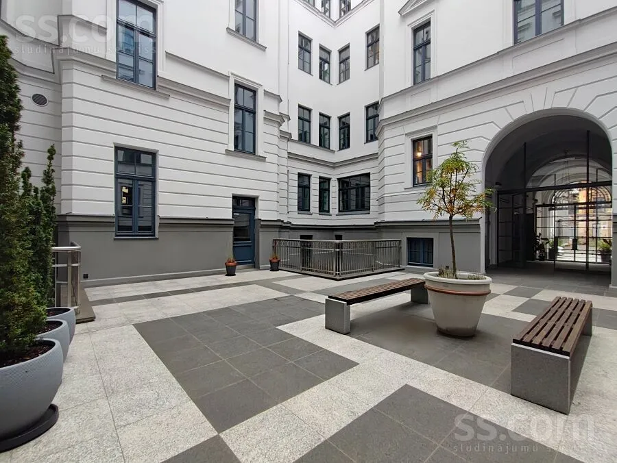 Jardin - Three-Bedroom Apartment with Central Location in Riga