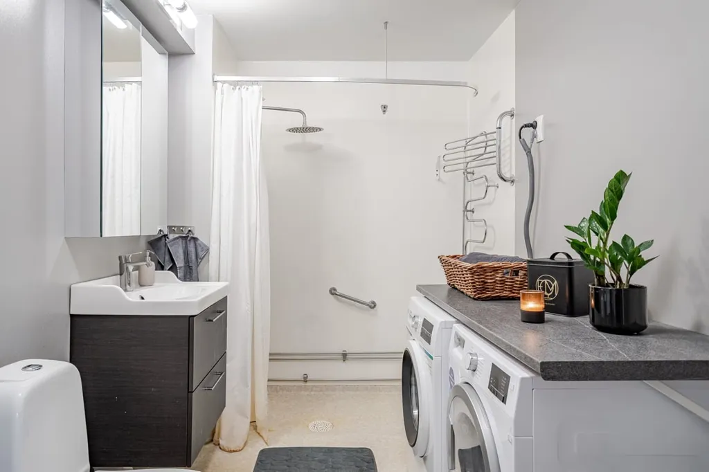 Salles de bain - Apartment with Two Balconies in Brf Storklas