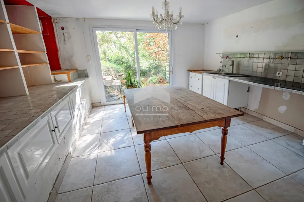 Köök - Spacious House with Garden in Vesseaux