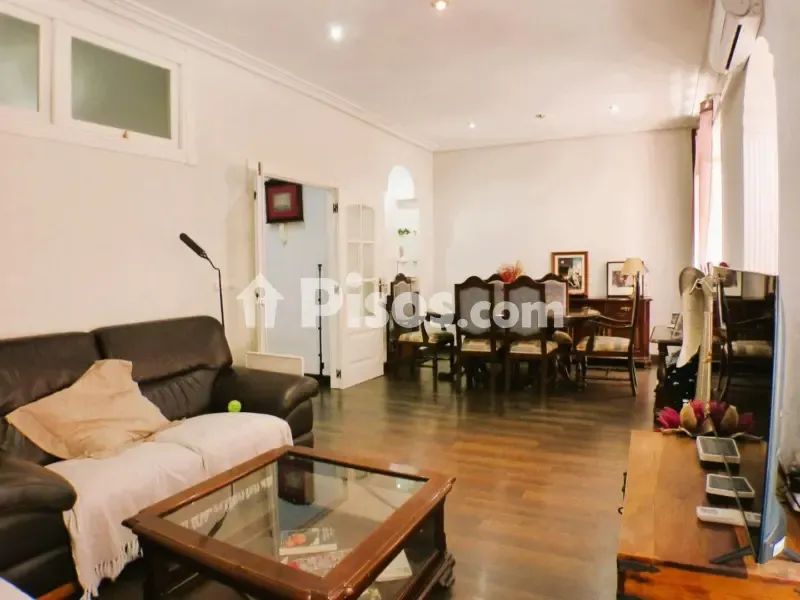 Elutuba - Classical Style Flat with Balcony in City Centre