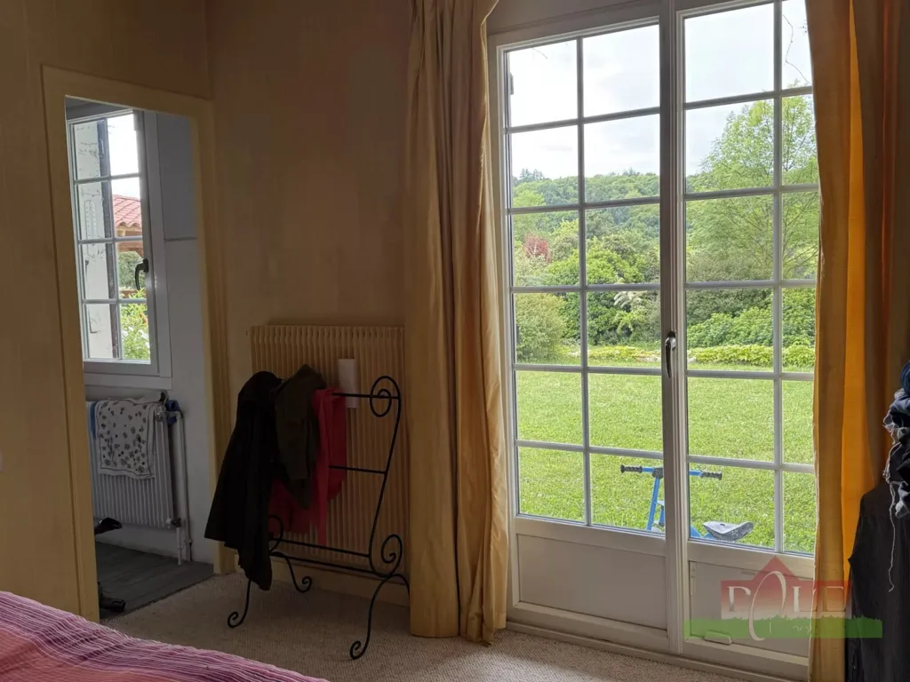 Chambres - Villa de 9 Pièces avec Piscine à Vienne