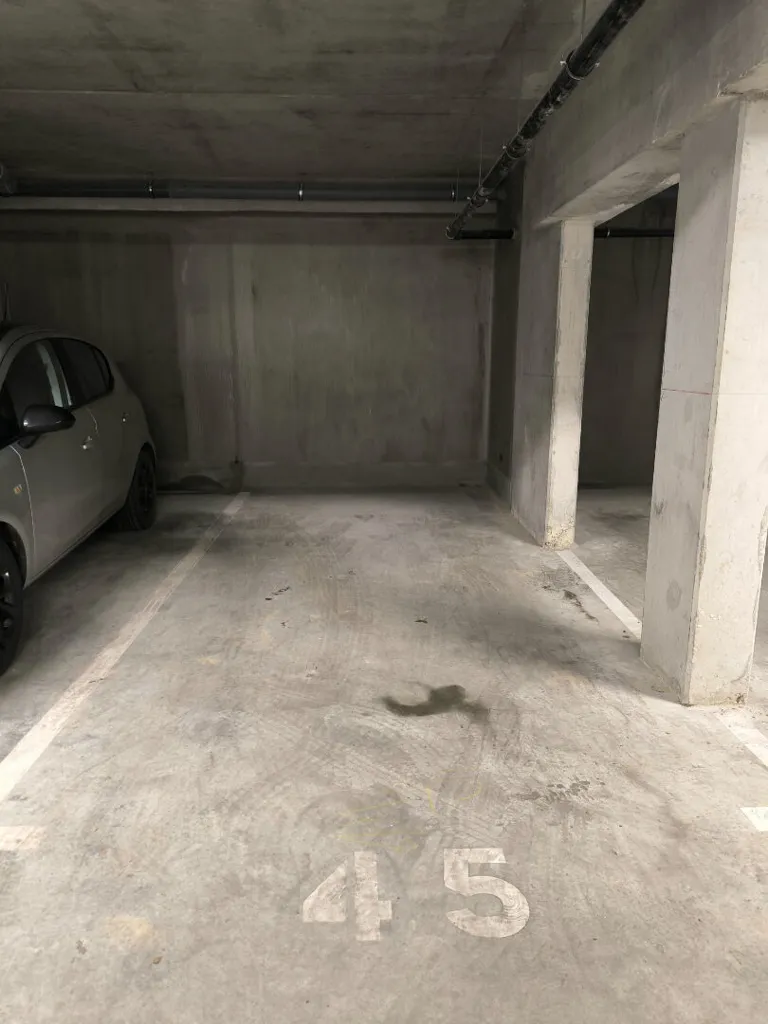 Garage - New 2-Bed Flat with Canal View in La Rochelle