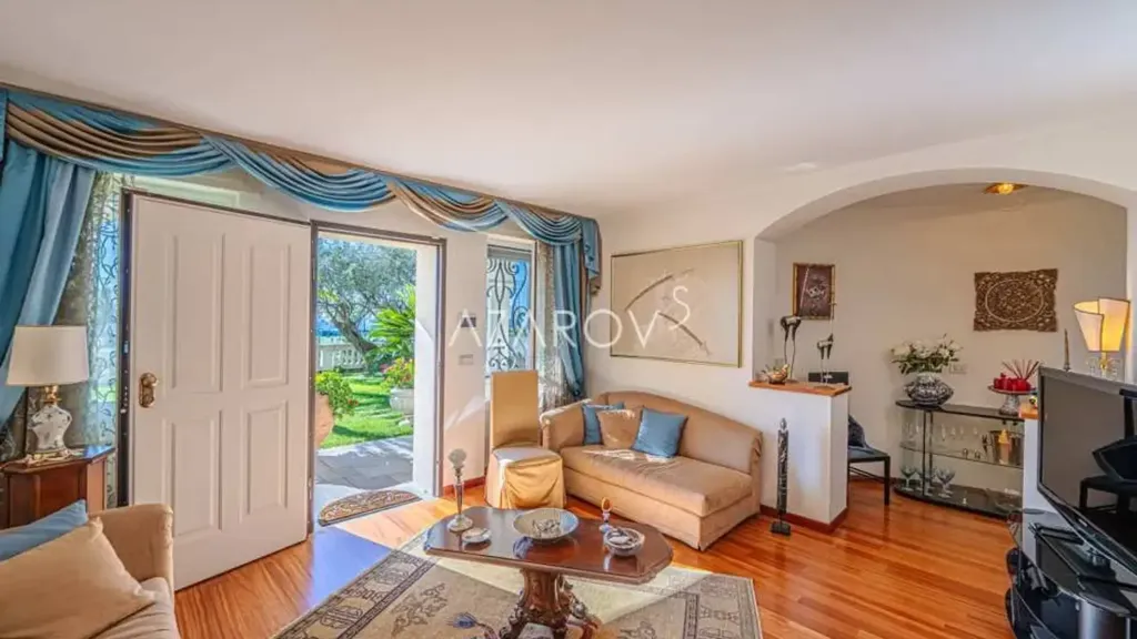 Séjour - Villa with Sea View in Sanremo