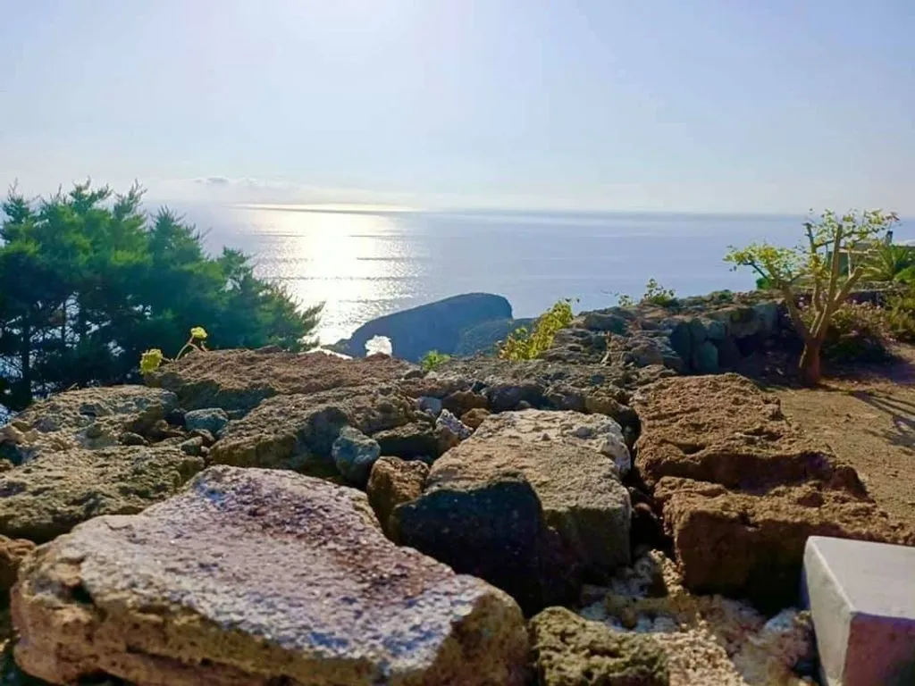 Terrass - Exclusive Cottage with Sea View in Pantelleria