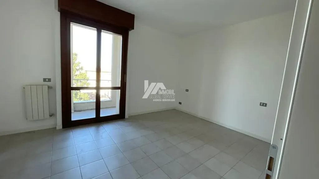 Pièces - Modernised Two-Bedroom Apartment in Brescia