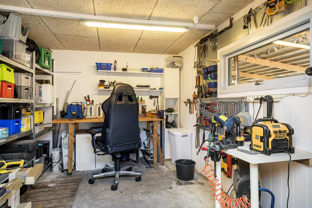Garage - Etage Villa with Garden in Bønnerup Strand