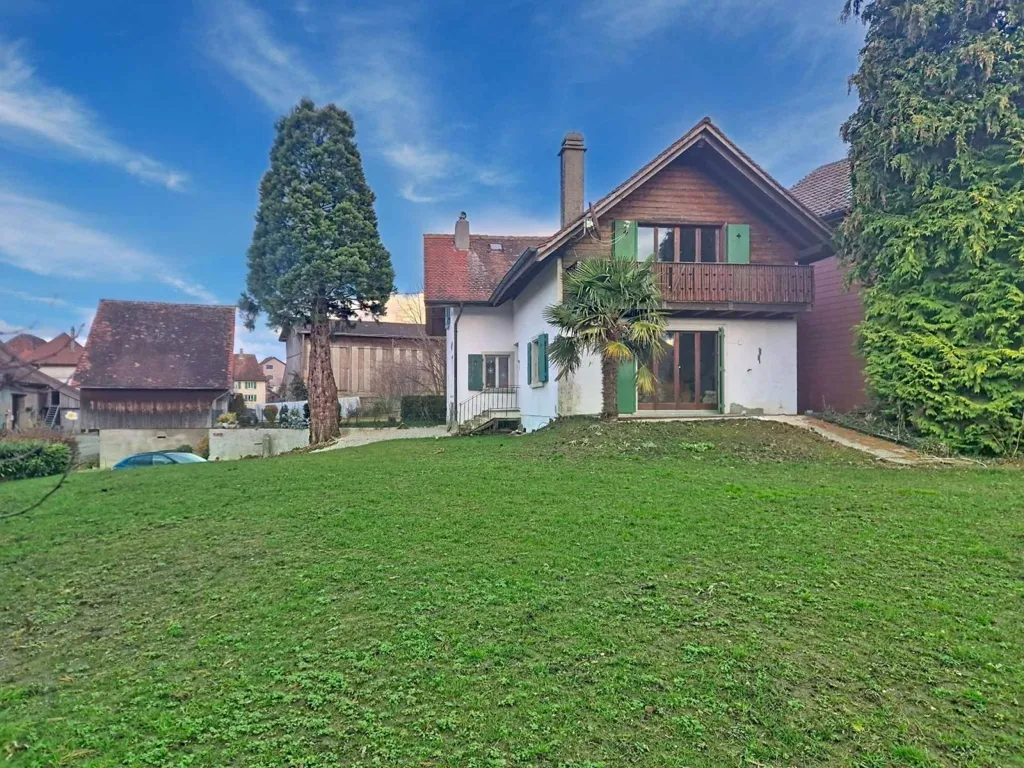 Aed - Retro House with Renovation Potential in Chevroux