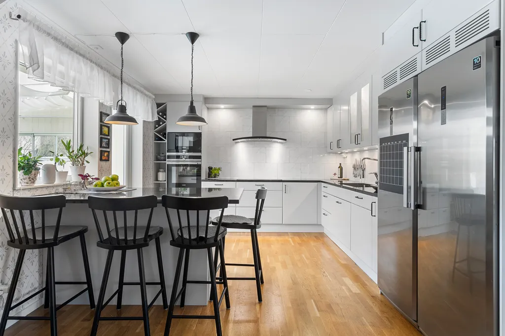 Cuisine - Family Villa with Pool in Eskilstuna