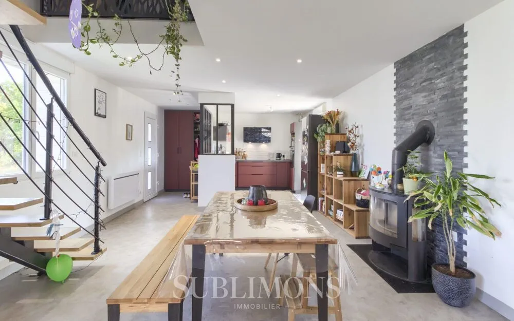 Sala da pranzo - Contemporary House with Cathedral Ceiling in Plélan-le-Grand