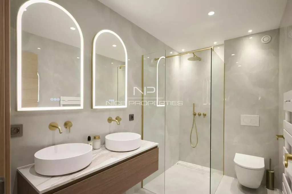 Salles de bain - Appartement avec Vue Mer et Terrasse à Cannes