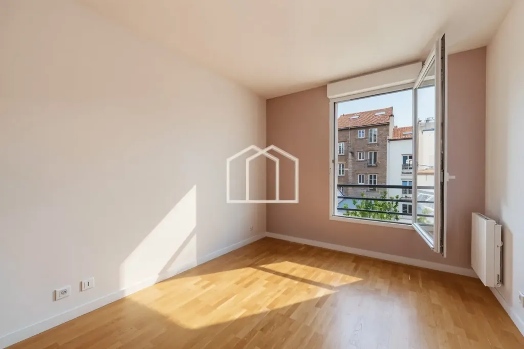 Rooms - 5-Piece Apartment with Balcony in Suresnes Centre